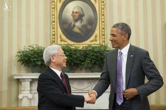 Tổng bí thư Nguyễn Phú Trọng (trái) gặp Tổng thống Obama tại Nhà Trắng tháng 7/2016. Ảnh: AFP.