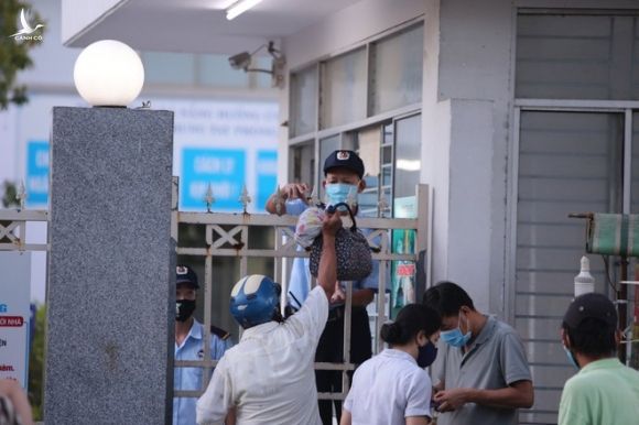 30 người trốn khỏi Bệnh viện Đà Nẵng khi đang cách ly - ảnh 1