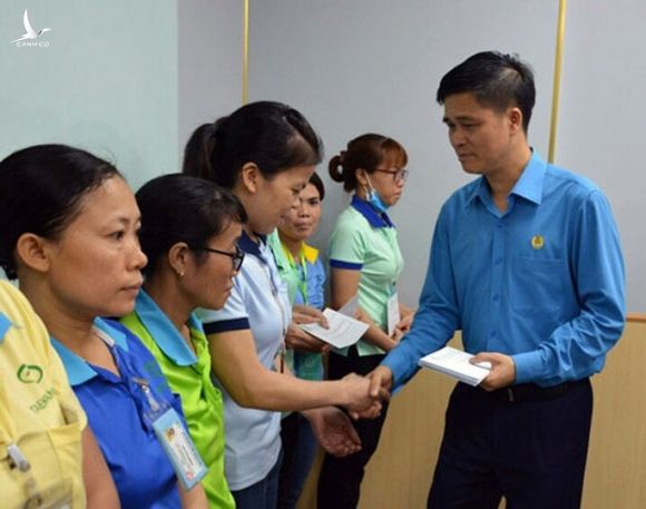 Lãnh đạo Tổng LĐLĐ Việt Nam thăm hỏi công nhân khó khăn - Ảnh 1.