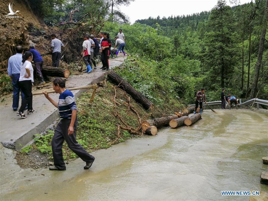 mua lu o Trung Khanh anh 9