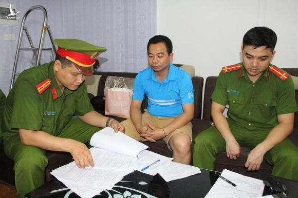 Bắt cán bộ Phòng Chính sách dân tộc tỉnh Nghệ An vì sai phạm tại đề án trăm tỉ - Ảnh 1.