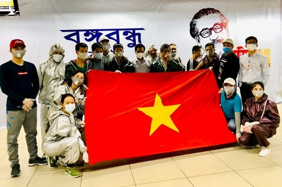 Ngày 2/7, đoàn của anh Nguyễn Quốc Toàn được trở về nước sau hơn 100 ngày bị mắc kẹt tại Bangladesh. Ảnh nhân vật cung cấp.