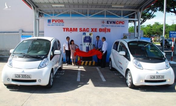 Trạm sạc ô tô điện lần đầu xuất hiện tại cửa hàng xăng dầu ở Đà Nẵng - ảnh 1