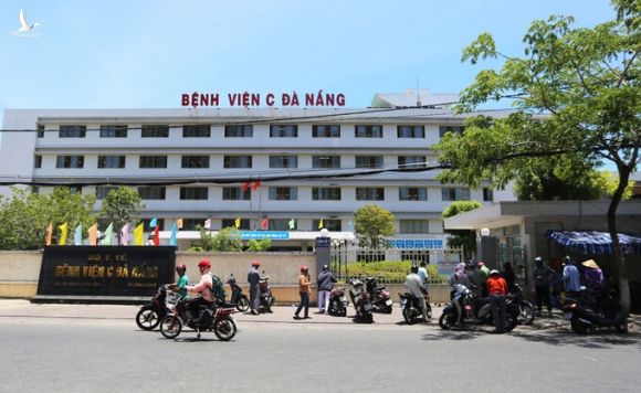 Bệnh viện C Đà Nẵng bắt đầu phong tỏa sáng 24/7. Ảnh:Đắc Thành