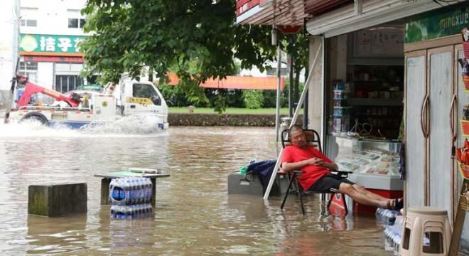 Lũ lụt hoành hành khủng khiếp, Trung Quốc tiếp tục nâng cảnh báo khẩn cấp - 3