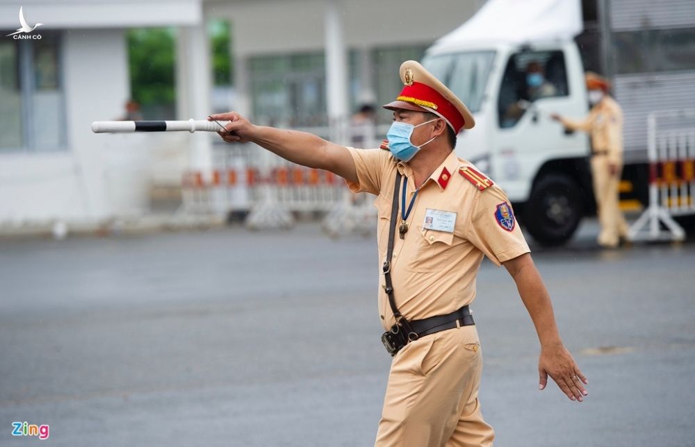 Chot chan cua ngo ra vao TP Da Nang anh 2