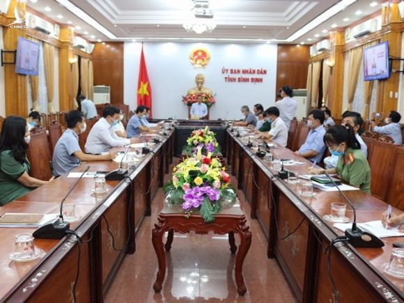 UBND tỉnh Bình Định tổ chức cuộc họp triển khai công tác phòng chống dịch Covid-19 vào sáng 30.7 /// ẢNH: BẢO THOA