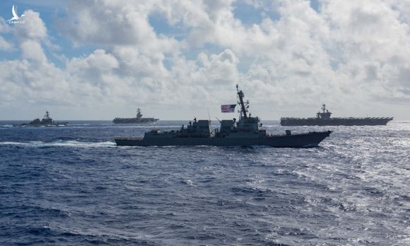 Hai nhóm tàu sân bay Mỹ diễn tập ở Biển Philippines hôm 23/6. Ảnh: US Navy.