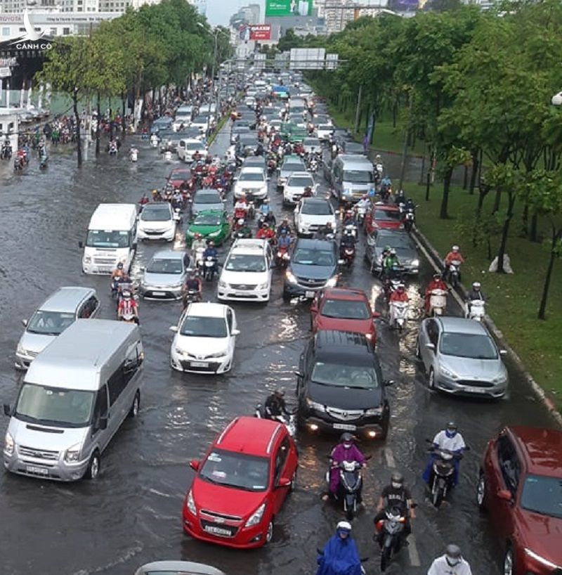 Thi công dự án chống ngập gần 500 tỷ, mặt đường Nguyễn Hữu Cảnh bị nứt