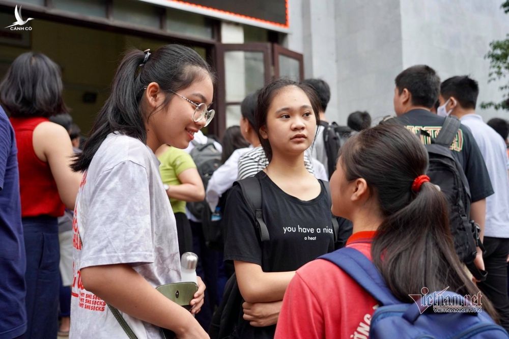 Hơn 3.500 thí sinh trong cuộc đua giành suất vào 2 trường chuyên ở Hà Nội