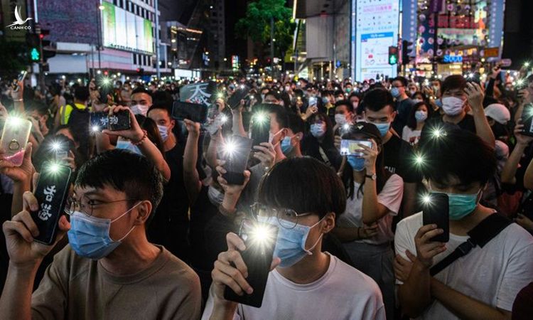 Người Hong Kong biểu tình phản đối luật an ninh hồi tháng 6. Ảnh: AFP.