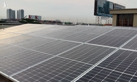 Một góc hệ thống điện mặt trời áp mái tại Cảng Đồng Nai. Ảnh: Nami Solar