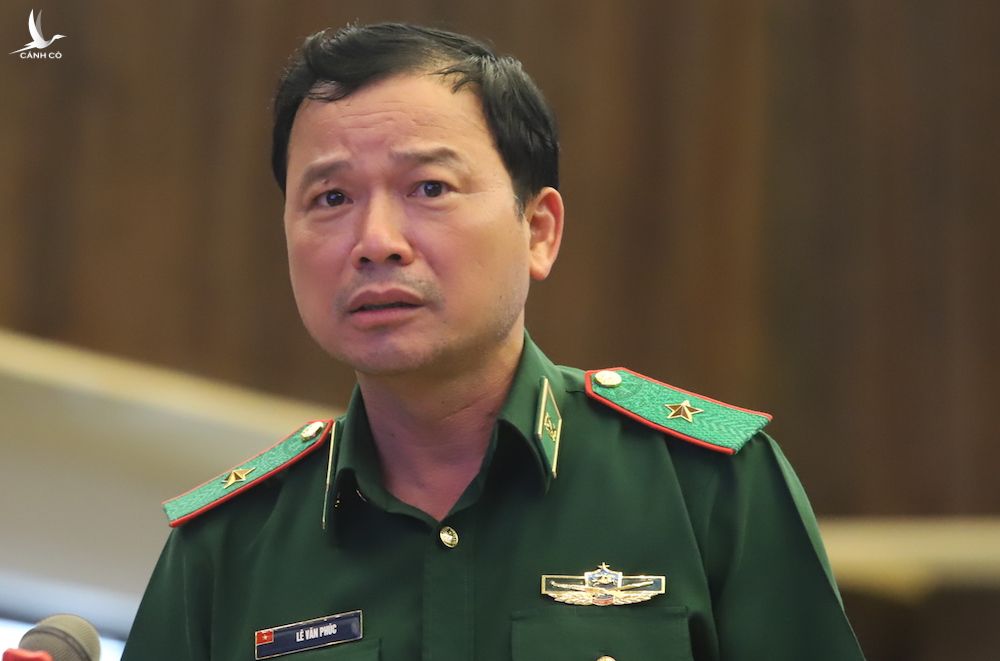 Thiếu tướng Lê Văn Phúc, Phó tư lệnh Bộ đội Biên phòng báo cáo tại cuộc họp Ban chỉ đạo Bộ Quốc phòng. Ảnh: Hoàng Thuỳ