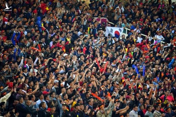 Khán giả đông ở những trận có tuyển Việt Nam trên sân nhà, VFF luôn có lãi từ bán vé /// Độc Lập