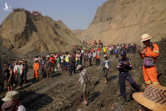 Sạt lở mỏ ngọc bích ở Myanmar: 113 người chết, 200 người bị chôn vùi - Ảnh 1.