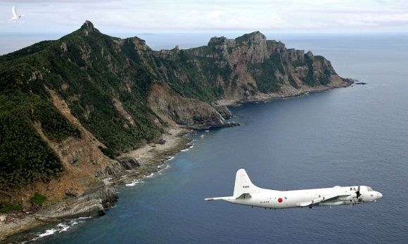 Máy bay của Lực lượng Phòng vệ Nhật Bản tuần tra trên quần đảo tranh chấp Senkaku hồi năm 2011. Ảnh: AP.