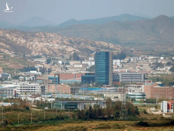 Ảnh bên trong thành phố đầu tiên của Triều Tiên bị phong tỏa vì Covid-19 - Ảnh 1.