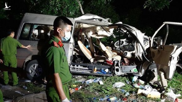Vụ tai nạn đặc biệt nghiêm trọng khiến 8 người chết tại Bình Thuận /// Ảnh Quế Hà