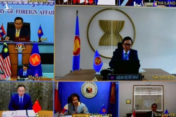 Đại diện Trung Quốc, dưới cùng bên trái, họp trực tuyến với ASEAN ngày 1/7. Ảnh: BNGVN.