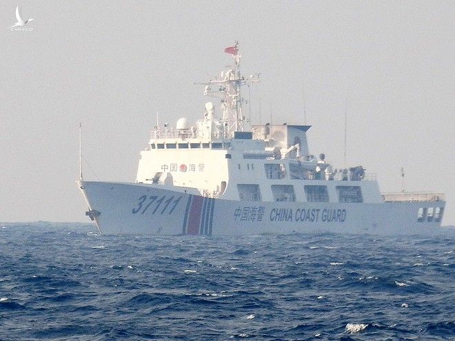 Tàu hải cảnh 37111 của Trung Quốc hộ tống tàu khảo sát Hải Dương Địa chất 8 xâm phạm chủ quyền vùng biển Việt Nam ở Trường Sa hồi tháng 10.2019 /// Ảnh: Ngư dân cung cấp