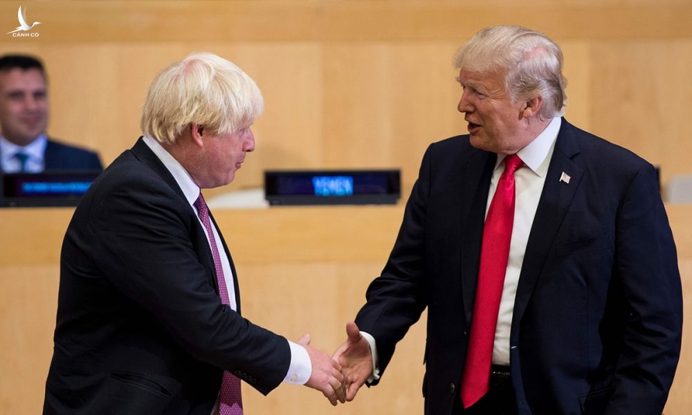 Tổng thống Mỹ Donald Trump (phải) và Thủ tướng Anh Boris Johnson tại Liên Hợp Quốc, hồi tháng 9/2017. Ảnh: AFP.