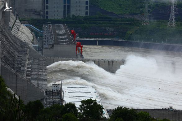 Lưu lượng Trường Giang đang gấp ngàn lần sông Sài Gòn, Trung Quốc phát cảnh báo hồng thủy số 1 - Ảnh 1.