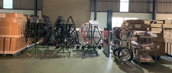 Các linh kiện xe đạp do Công ty Excel (Trung Quốc) nhập khẩu về Việt Nam lắp ráp và gắn “made in Vietnam” để xuất sang Mỹ /// ẢNH: NG.NGA 