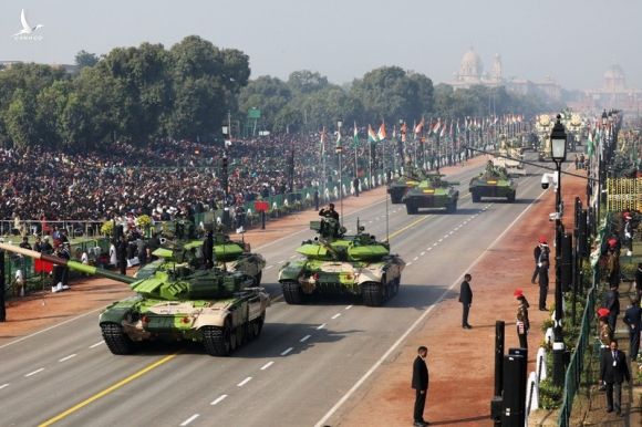 Ấn-Trung căng thẳng, Nga-Mỹ đua nhau bán vũ khí cho New Delhi - ảnh 2