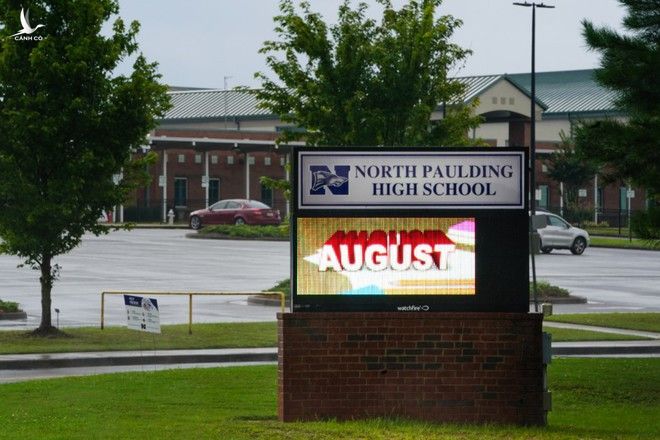 Trường trung học North Paulding ở Dallas (bang Georgia, Mỹ) đóng cửa trở lại sau khi có 9 ca mắc Covid-19 /// AFP