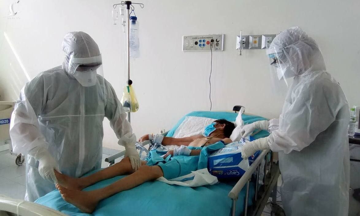 Một bệnh nhân Covid-19 đang được điều trị tại Bệnh viện Đa khoa Trung ương Quảng Nam. Ảnh: Bệnh viện cung cấp.