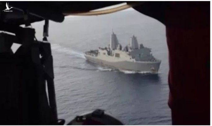 Máy bay trinh sát Mỹ thách thức tàu Trung Quốc ở biển Đông - Ảnh 1.