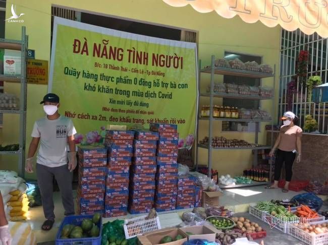Quầy hàng đặc biệt ở Đà Nẵng: Bán bằng tấm lòng, mua bằng nụ cười