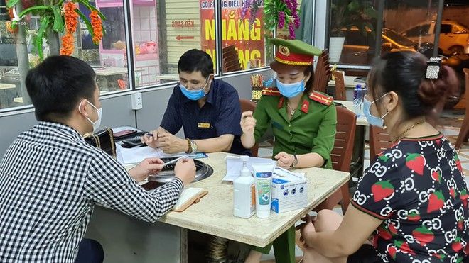 Cô gái lên cơn co giật, nhập viện sau khi bị chủ quán bắt quỳ - ảnh 2