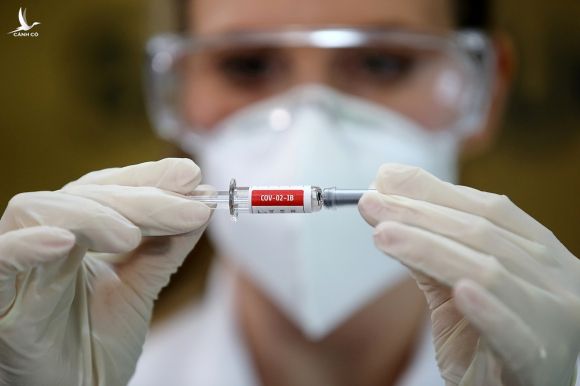 Một liều vaccine của Sinovac được thử nghiệm tại Brazil, ngày 8/8. Ảnh: Reuters