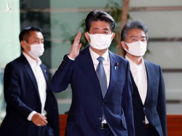 Trong mùa dịch, Thủ tướng Abe đã làm việc 5 tháng liên tục - Ảnh 1.