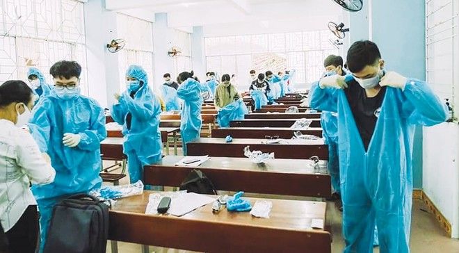 Sinh viên Khoa Y tế công cộng, Đại học Kỹ thuật Y Dược Đà Nẵng sẵn sàng ra quân tiếp viện cho tuyến đầu chống dịch /// Ảnh: NVCC