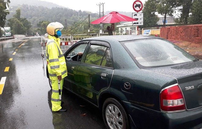 Người dân đang tạm trú tại Đà Nẵng sẽ được phép rời TP thông qua việc kết nối với các UBND tỉnh, thành /// Ảnh: Hoàng Sơn