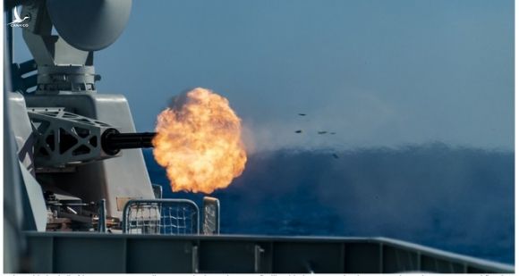 Chiến hạm Trung Quốc trong cuộc tập trận bắn đạn thật ở Biển Đông ngày 18.6.2020 /// Chụp màn hình Chinamil.com