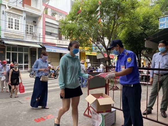 Chùm ảnh: Ngày đầu Đà Nẵng thực hiện đi chợ bằng phiếu ngày chẵn lẻ - Ảnh 10.