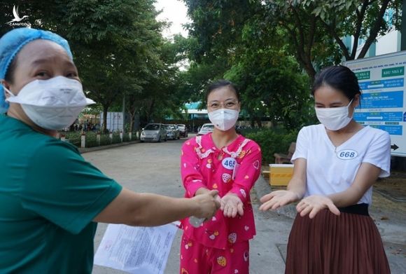 điều dưỡng mắc covid-19 ảnh 2 dieu duong mac covid-19 anh 2