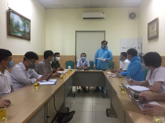 Bệnh viện E tạm ngừng khám chữa bệnh, họp khẩn về phòng dịch Covid-19 trong đêm - Ảnh 2. Bệnh viện E tạm ngừng khám chữa bệnh, họp khẩn về phòng dịch Covid-19 trong đêm - Ảnh 2.
