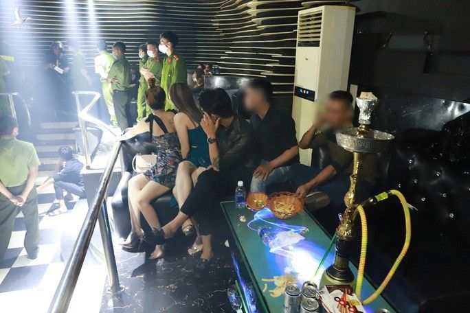 Hàng chục nam thanh, nữ tú nhiều tỉnh hội tụ chơi ma túy tại quán bar - Ảnh 2.