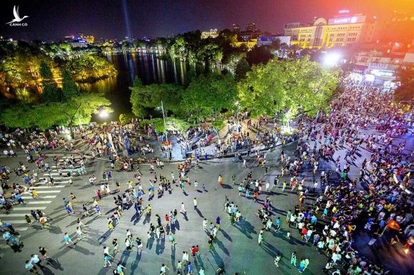 Hà Nội tạm dừng hoạt động phố đi bộ Hồ Gươm
