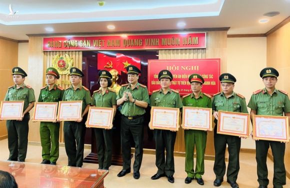 Phá nhiều vụ án phức tạp, Công an tỉnh Thanh Hóa được trao thưởng 100 triệu đồng - Ảnh 2.