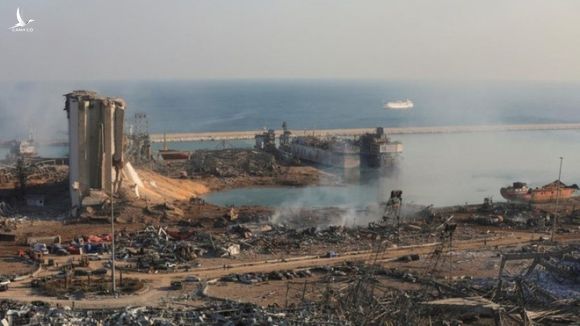 Cảnh tượng hoang tàn ở cảng Beirut sau vụ nổ kho hóa chất ammonium nitrate /// Reuters