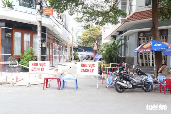 Phong tỏa 17 nhà ở quận Tân Phú vì có người tái dương tính COVID-19 - Ảnh 1.