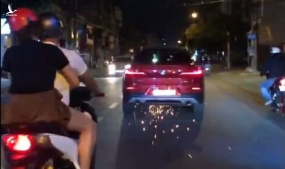 Nữ tài xế say xỉn lái xe BMW gây tai nạn rồi bỏ chạy /// ẢNH: CẮT TỪ CLIP