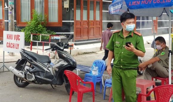Phong tỏa 17 nhà ở quận Tân Phú vì có người tái dương tính COVID-19 - Ảnh 2.