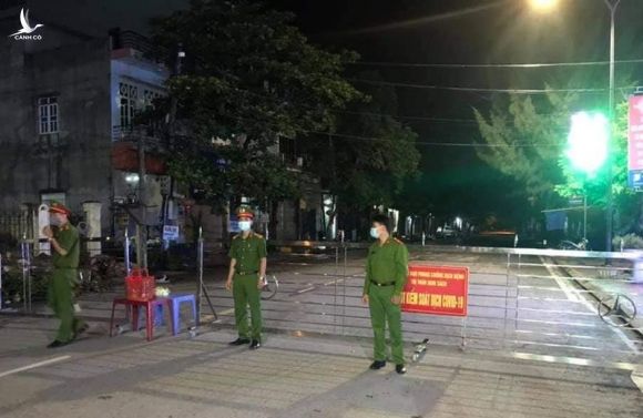 Phong tỏa thêm nhiều khu dân cư liên quan bệnh nhân 950 - ảnh 1