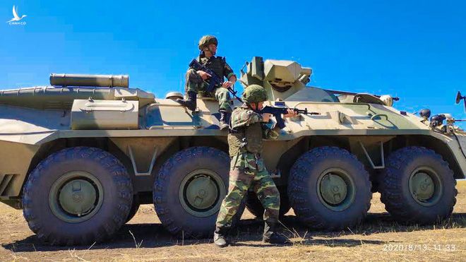 QĐ Việt Nam làm quen với thiết giáp BTR-82A và lần đầu dùng súng AK-12 mới nhất của Nga - Ảnh 5.